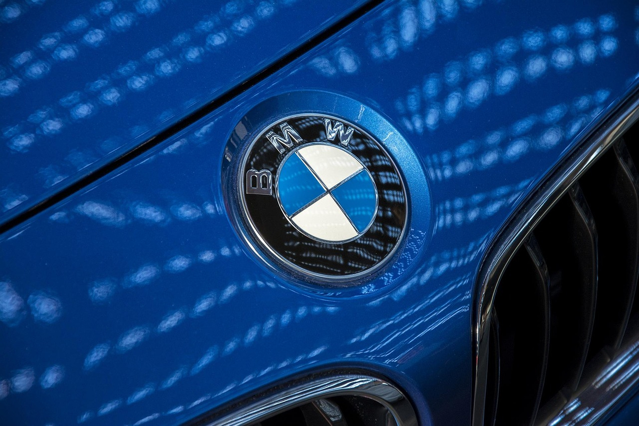 Mercedes Keyless Go czy BMW Comfort Access - który system bezkluczykowy jest bezpieczniejszy?