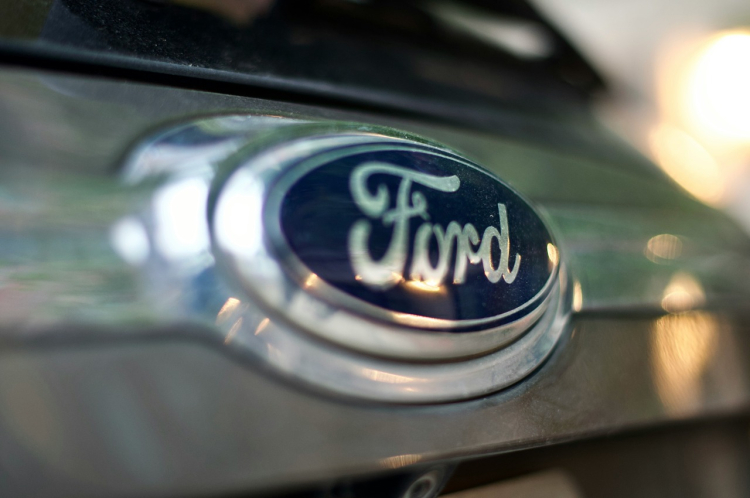 Ford traci na elektrykach